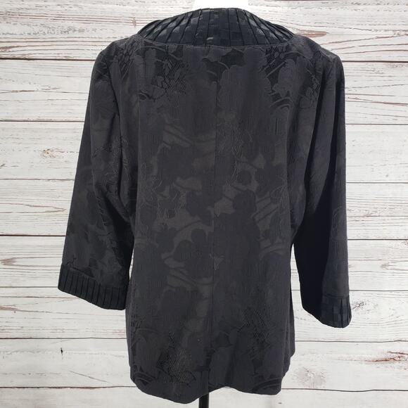 Chico's Women's Black Floral Jacquard Pleated Jacket Size 2 - Picture 12 of 12